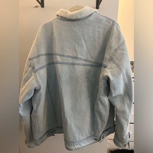 Volcom Women’s Oversized Woodstone Denim Jacket - Picture 2 of 3